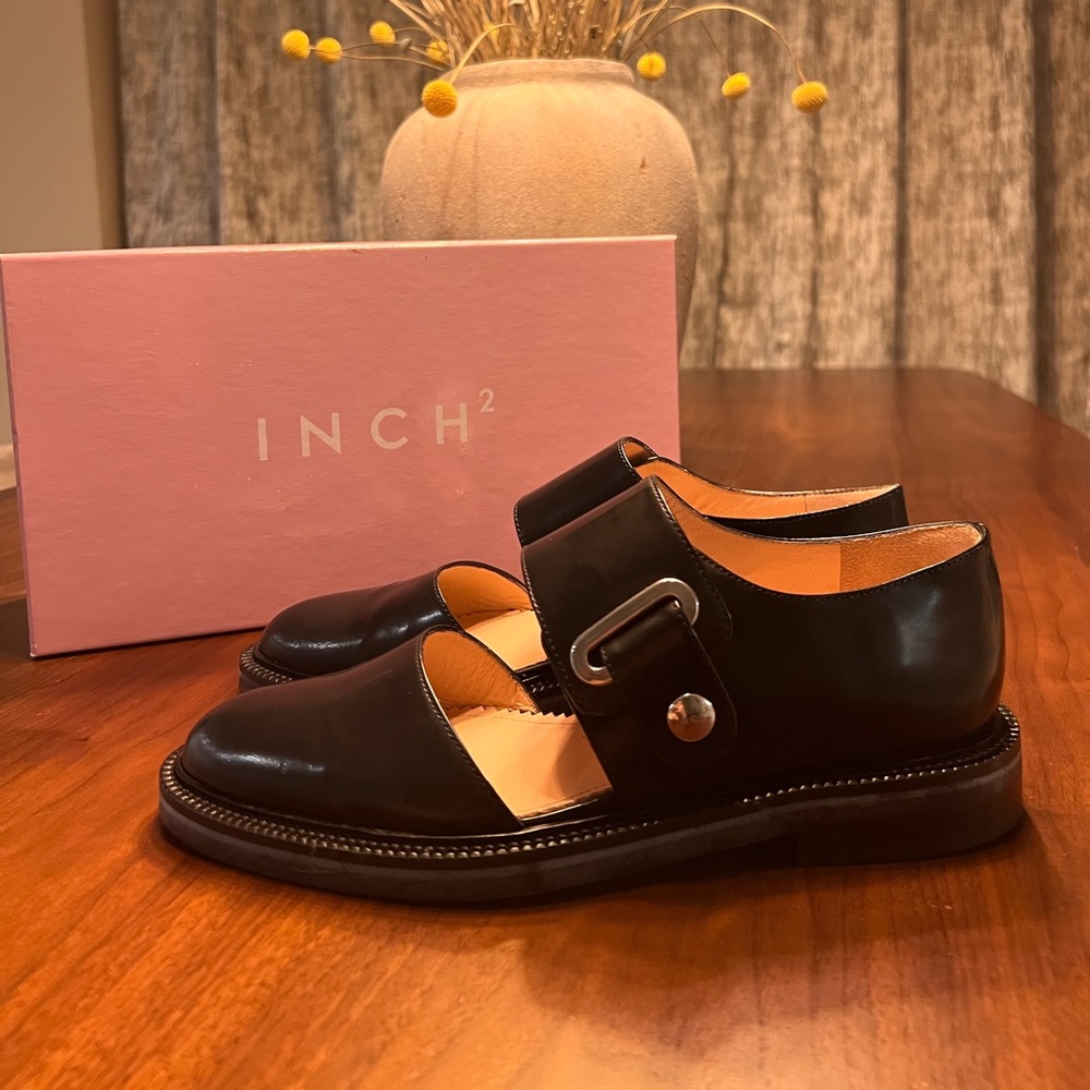 INCH2 elegant black pressed shoes, handcrafted from the softest Italian leather.